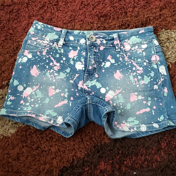 Girls shorts - Picture 1 of 2